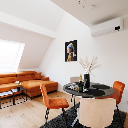 Symphony Apartments 42 - Modern Loft With Terrace And Grill In Central Location เวียนนา ภายนอก รูปภาพ