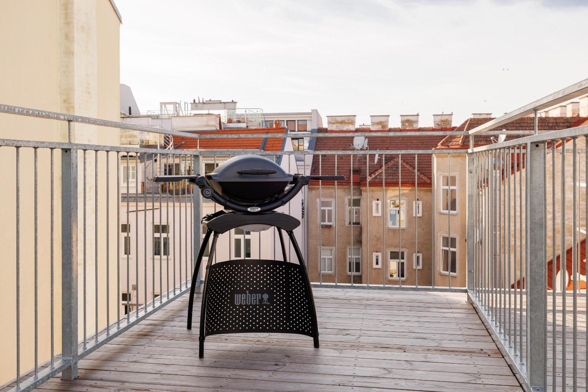 Symphony Apartments 42 - Modern Loft With Terrace And Grill In Central Location เวียนนา ภายนอก รูปภาพ